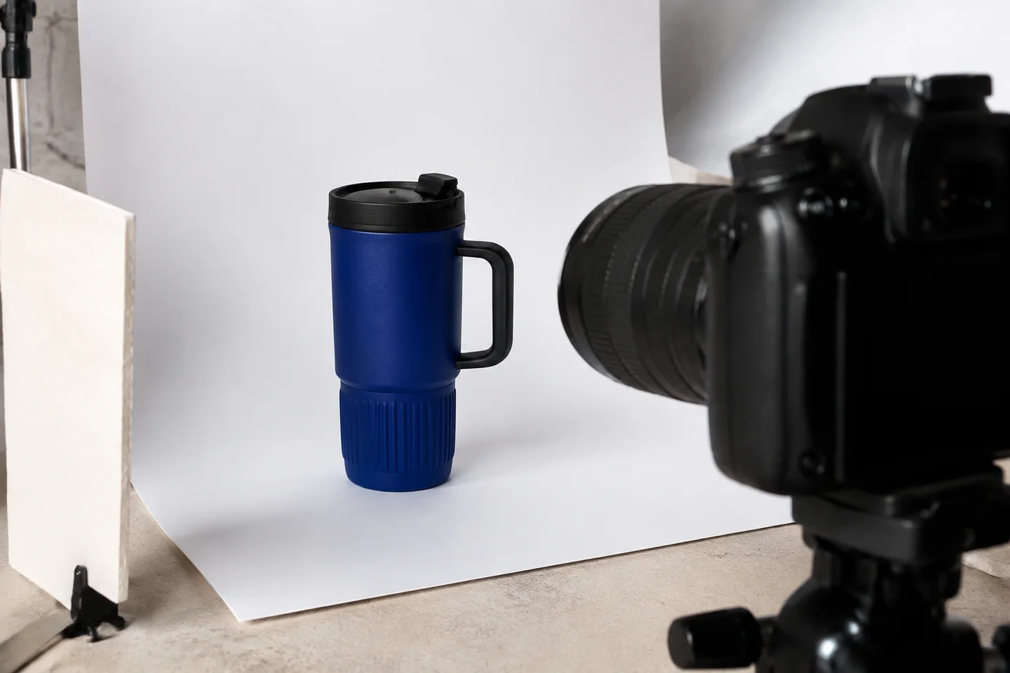A camera framing a travel mug for a product advertisement.